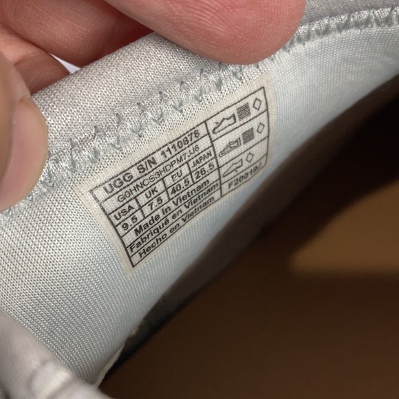 UGG Neutra Metallic Treadlite by UGG size 9.5 - Picture 4 of 5